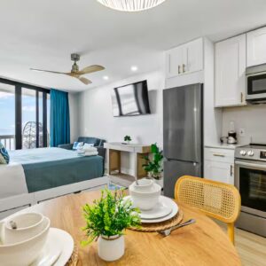 #116 ocean front, king bed and full Kitchen