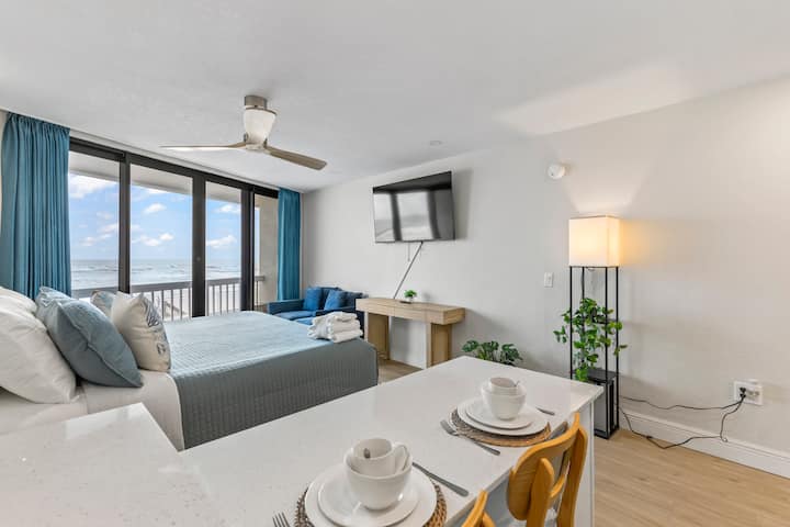 Bright beachfront studio with bed and balcony