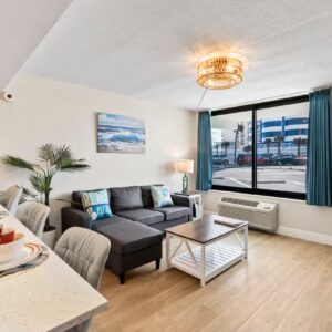 #207 1 Bed Room Suite, 2 Queen Bed, Full Kitchen