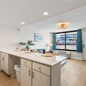 #205 Beachfront 1BR Suite w/ 2 Queens & 2 Baths