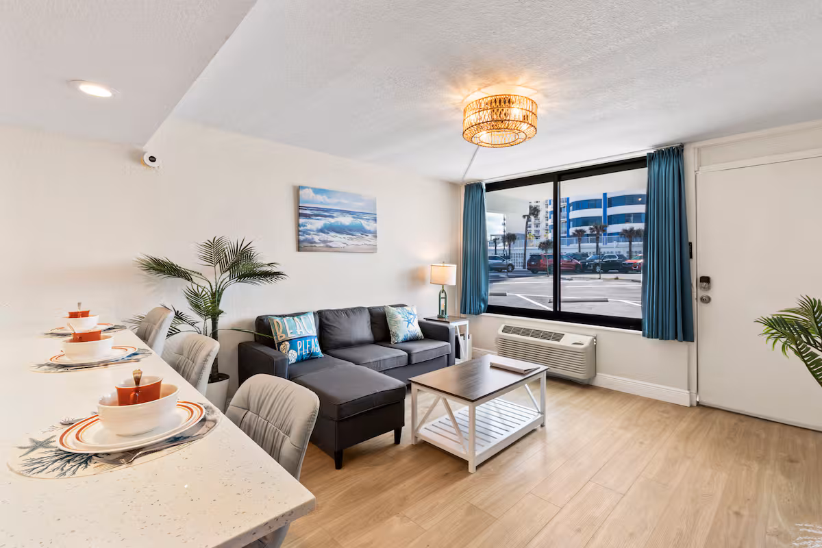 #212 1BR Suite 2 Queen Beds Daytona Beach - Image 27
